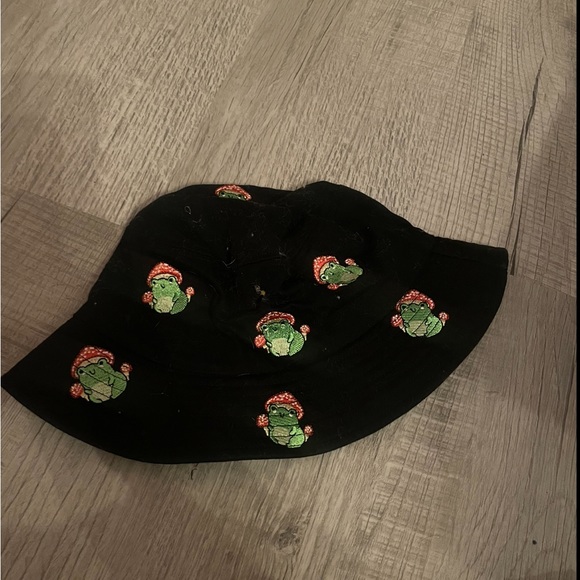 Frog And Mushrooms Bucket Hat Worn But Good Quality From Hot Topic - Picture 1 of 2